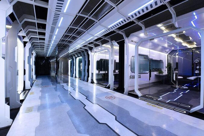 Training Simulators Ruang pelatihan berbasis realitas virtual untuk skenario tempur dan misi.